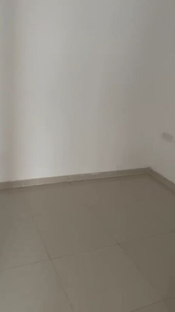 Room in 3 BHK Apartment at Arihant Abode, Sector 10 Greater Noida – for Sale