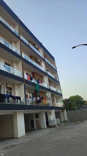 3 BHK Builder Floor For Sale in Amolik Aster Woods, Sector 98