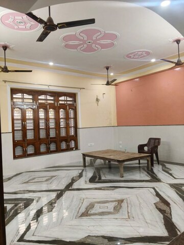 Bedroom in 6+ BHK Independent House at Gomti Nagar – for Rent