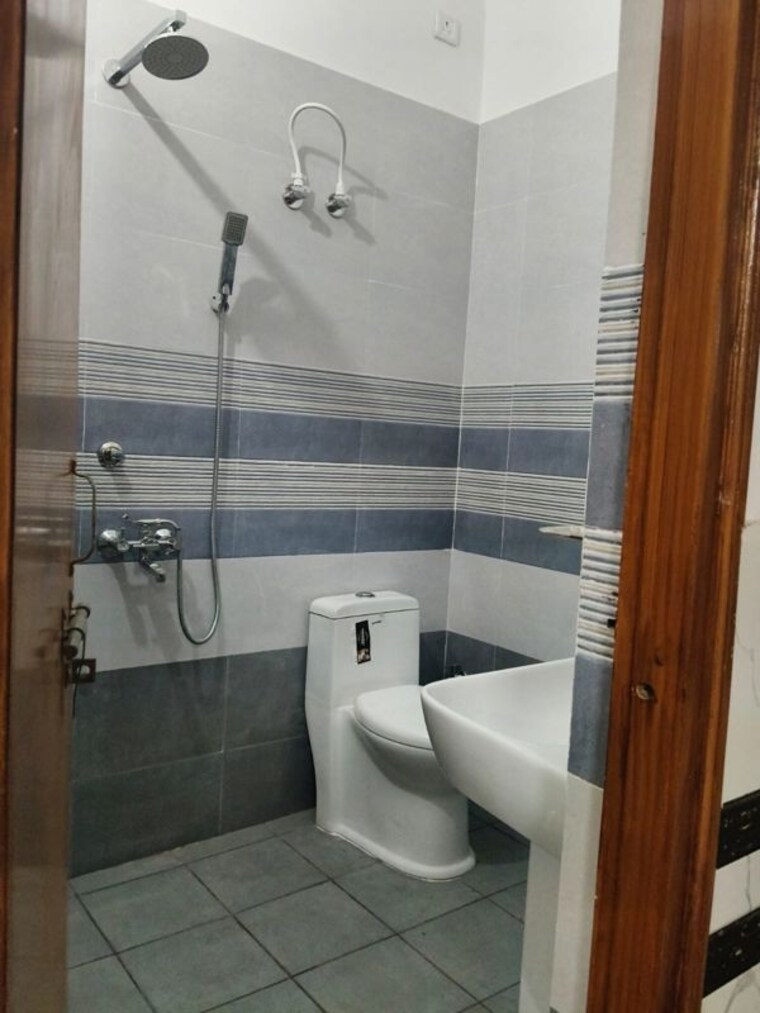Bathroom, gomti nagar 6+ Bedroom 3200 Sq.Ft. Independent House In Gomti Nagar Lucknow 10074791