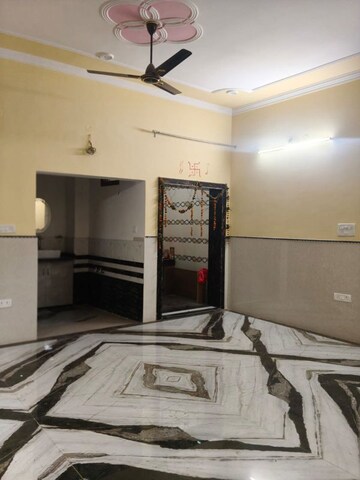 Bedroom in 6+ BHK Independent House at Gomti Nagar – for Rent