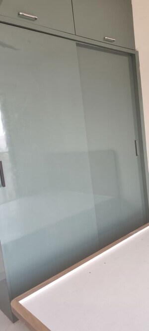 Room in 1 BHK Apartment at Metropolis Bayside, Kasarvadavali – for Rent