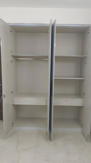 Furnished Amenities in 1.5 BHK Apartment at Signature Global Orchard Avenue, Sector 93 – for Rent