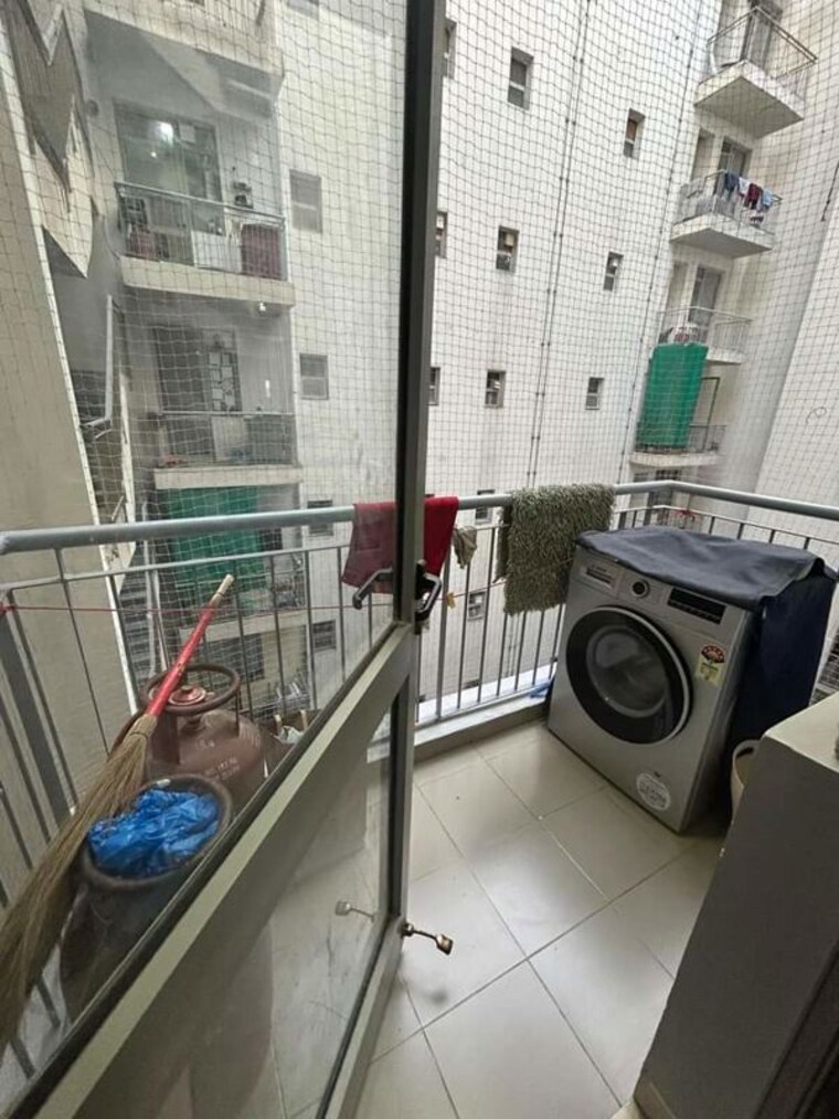 Balcony, signature-global-orchard-avenue 1.5 Bedroom 475 Sq.Ft. Apartment In Sector 93 Gurgaon 10074861