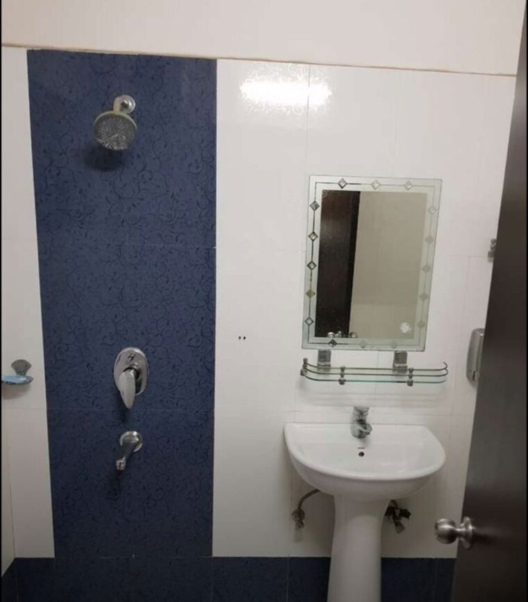 Bathroom, vivekanandapuri 3 Bedroom 1520 Sq.Ft. Apartment In Vivekanandapuri Lucknow 10074865