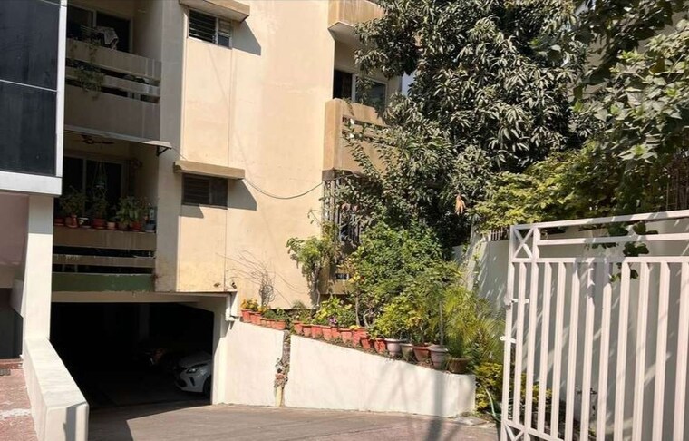 Balcony, vivekanandapuri 3 Bedroom 1520 Sq.Ft. Apartment In Vivekanandapuri Lucknow 10074865