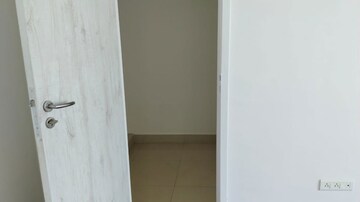 Room in 4 BHK Apartment at DB Woods, Goregaon East – for Rent