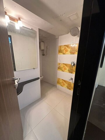 Room in 3 BHK Apartment at Mumbai Central Suburbs – for Rent