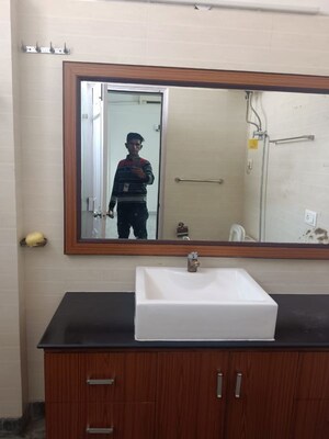 Furnished Amenities in 3 BHK Apartment at Hauz Khas – for Rent