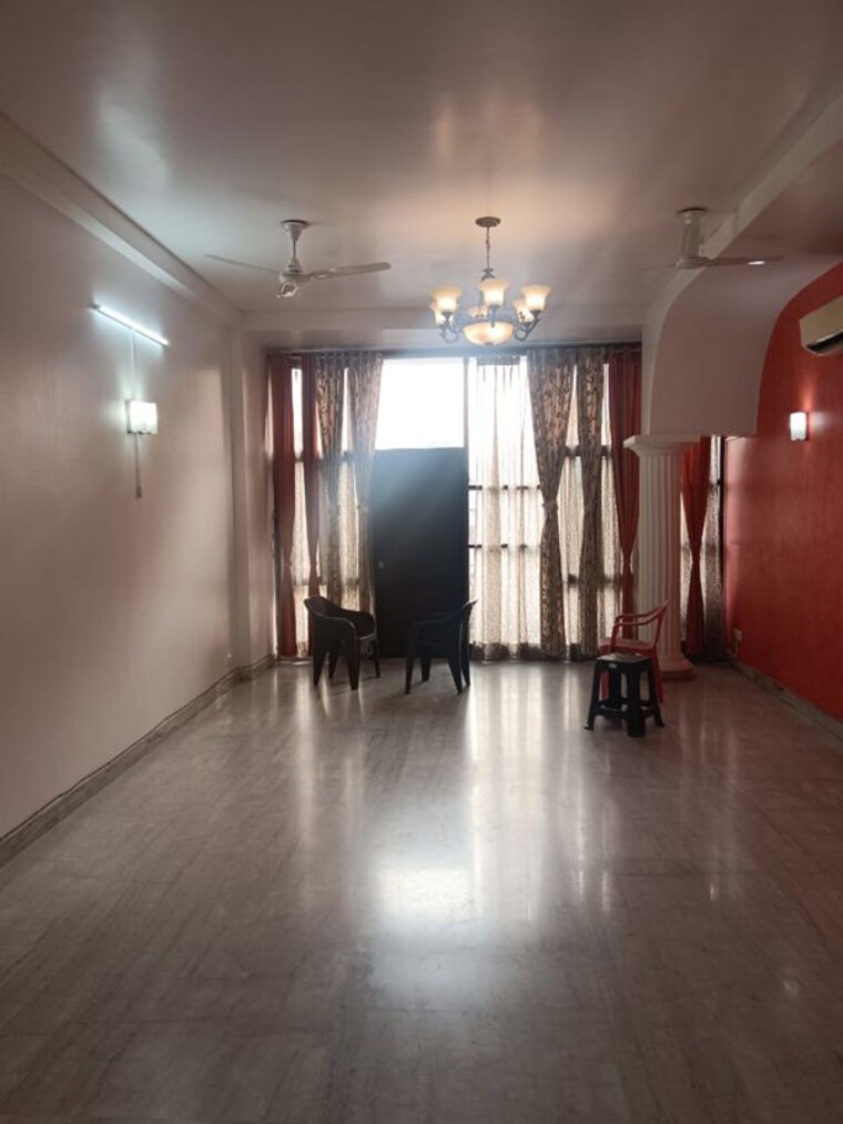 Living Room, hauz khas 3 Bedroom 300 Sq.Yd. Apartment In Hauz Khas Delhi 10074889