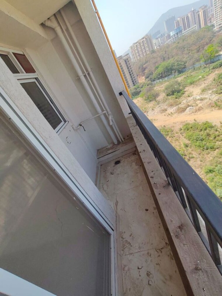 Balcony, kasarvadavali 1 Bedroom 350 Sq.Ft. Apartment In Kasarvadavali Thane 10074904
