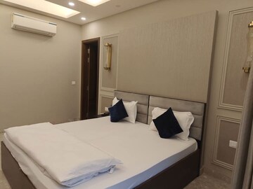 Bedroom in 3 BHK Apartment at Sector 23 – for Rent