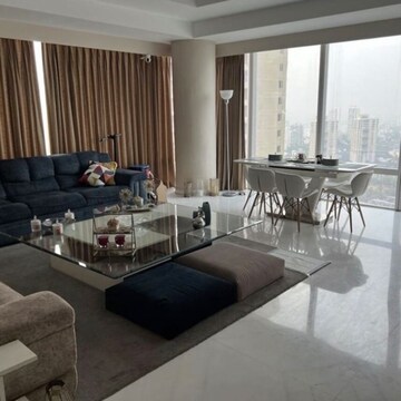 Team Area in 4 BHK Apartment at Indiabulls Blu, Upper Worli – for Rent