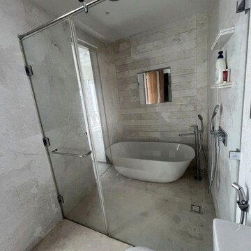Bathroom in 4 BHK Apartment at Indiabulls Blu, Upper Worli – for Rent