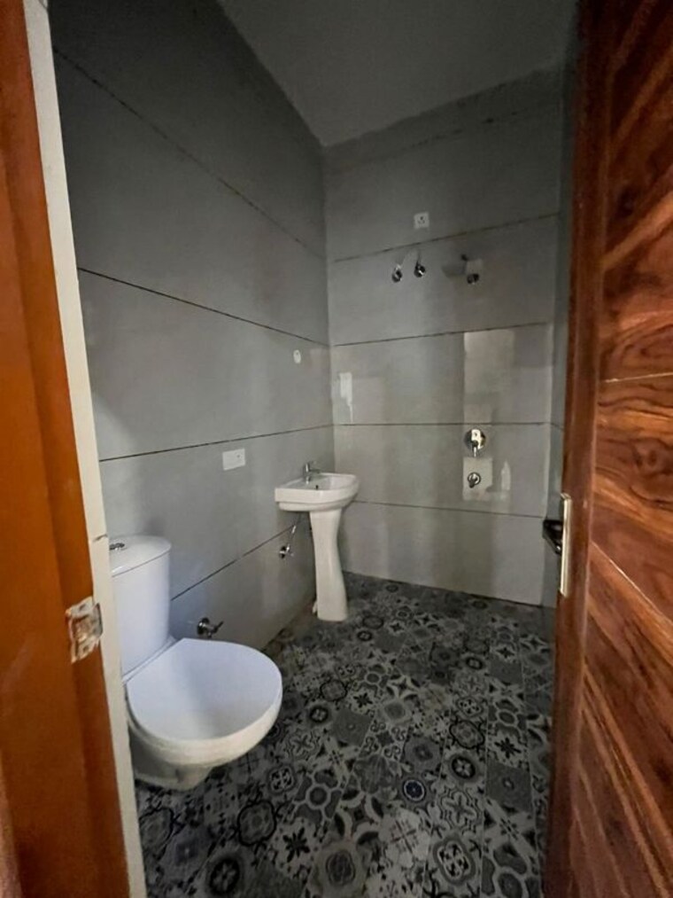 Bathroom, sector 115 4 Bedroom 145 Sq.Yd. Villa In Sector 115 Mohali 10010385