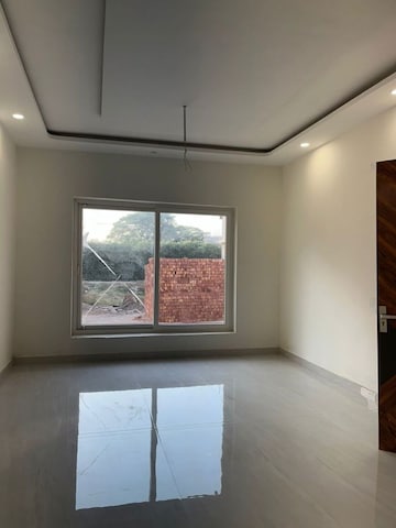 Room in 4 BHK Villa at Sector 115 – for Sale