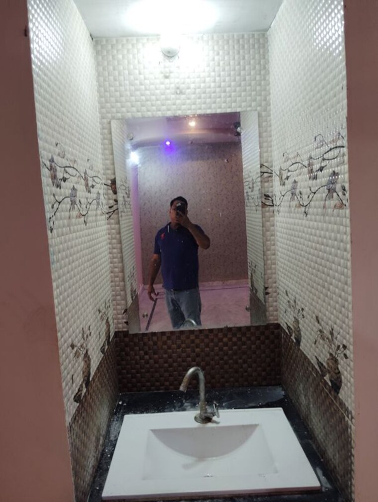 Bathroom, gangapuram 3 Bedroom 900 Sq.Ft. Builder Floor In Gangapuram Ghaziabad 10074945