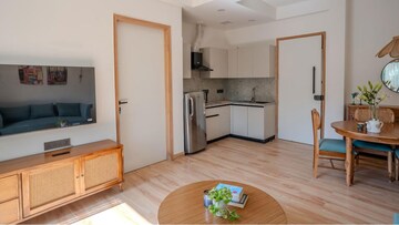 Bedroom in 1 BHK Apartment at Dlf City Phase 3 – for Rent