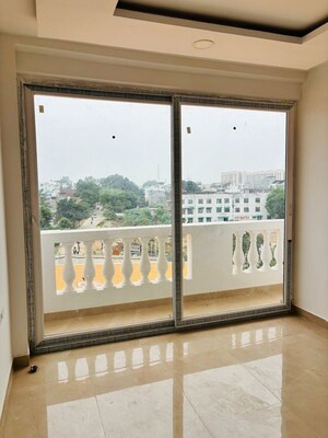 Room in 3 BHK Apartment at Arjunganj – for Rent