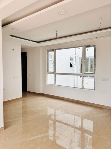 Room in 3 BHK Apartment at Arjunganj – for Rent