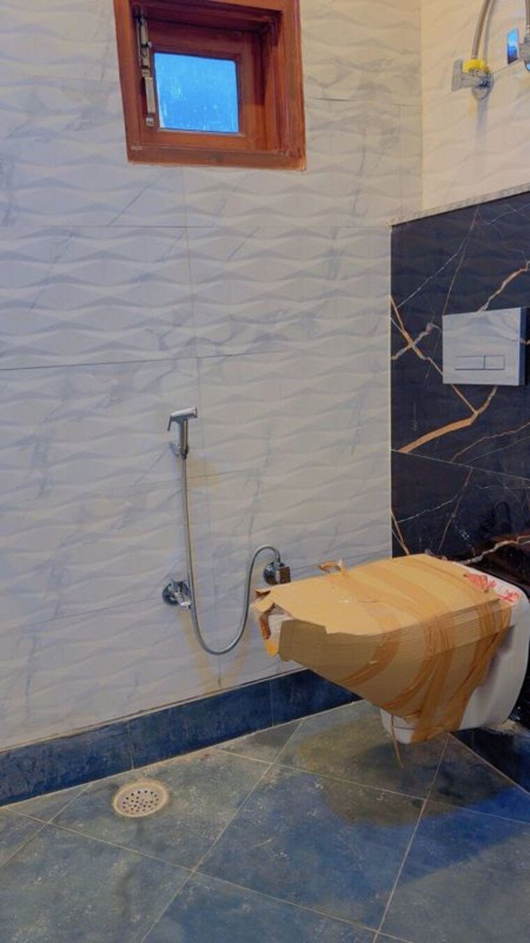 Bathroom, dwarka 3 Bedroom 1500 Sq.Ft. Apartment In Dwarka Delhi 10075096