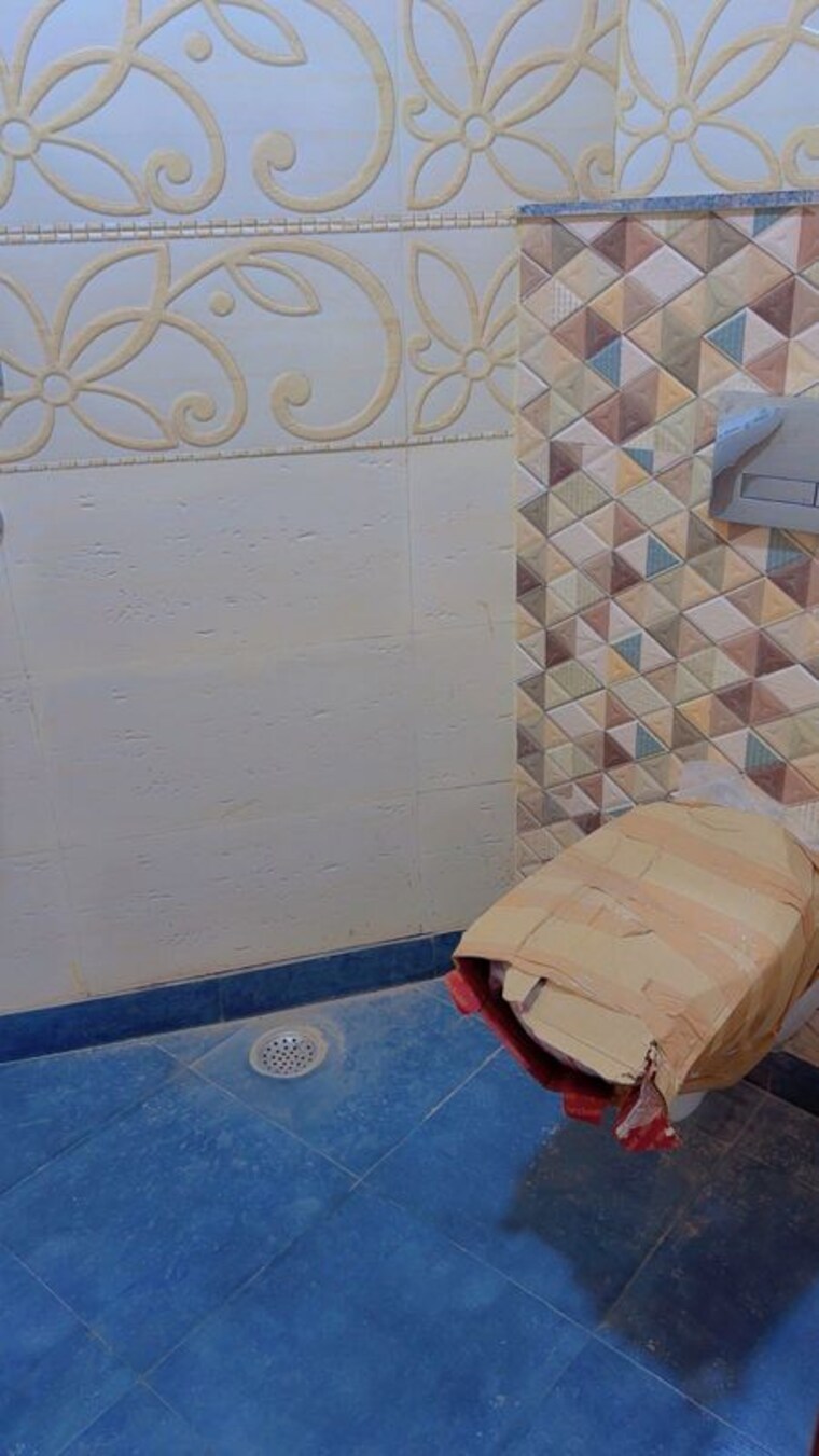 Bathroom, dwarka 3 Bedroom 1500 Sq.Ft. Apartment In Dwarka Delhi 10075096