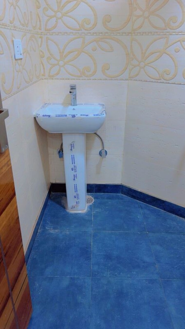 Bathroom, dwarka 3 Bedroom 1500 Sq.Ft. Apartment In Dwarka Delhi 10075096