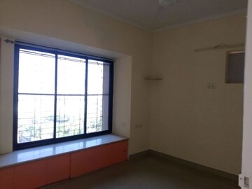 Room in 3 BHK Apartment at Lokhandwala Whispering Palms, Kandivali East – for Rent