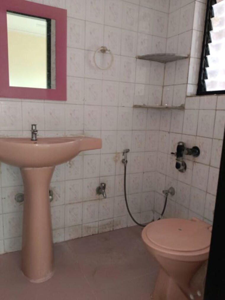 Bathroom, lokhandwala-whispering-palms 3 Bedroom 865 Sq.Ft. Apartment In Kandivali East Mumbai 10075150