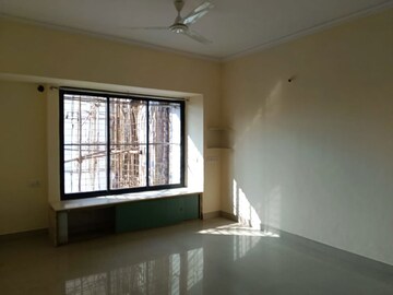 Room in 3 BHK Apartment at Lokhandwala Whispering Palms, Kandivali East – for Rent