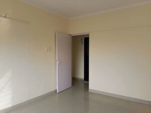 Room in 3 BHK Apartment at Lokhandwala Whispering Palms, Kandivali East – for Rent