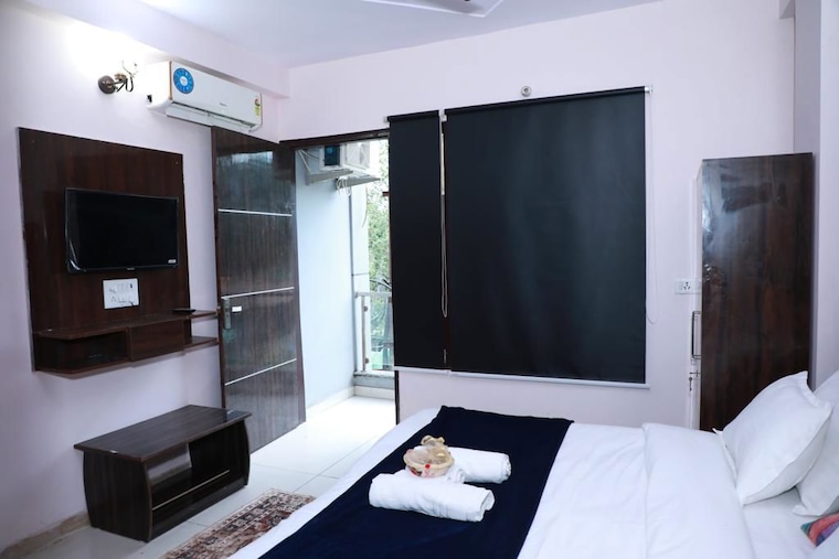 Room, sector 70 Pg For Boys & Girls In Sector 70 10075445