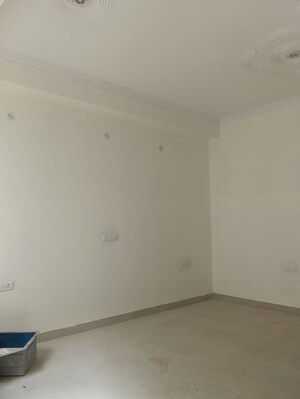 Room in 2 BHK Builder Floor at Sector 14 – for Rent