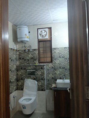 Bathroom in 2 BHK Builder Floor at Sector 14 – for Rent