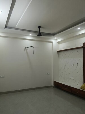 Room in 2 BHK Builder Floor at Sector 14 – for Rent