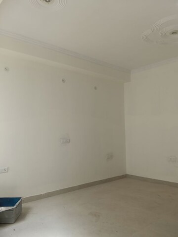Room in 2 BHK Builder Floor at Sector 14 – for Rent