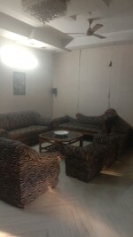 3.5 BHK + Pooja Room 200 Sq.Yd. Builder Floor in Kavi Nagar