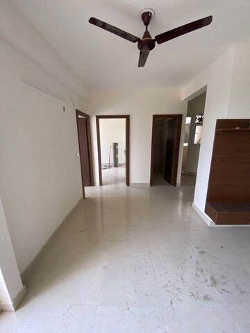 Room in 2.5 BHK Apartment at Smart World Gems, Sector 89 – for Rent