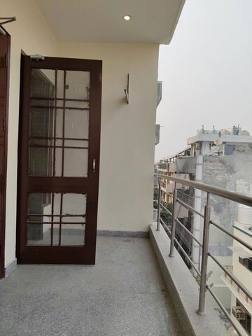 Staircase in 3 BHK Builder Floor at Sector 45 – for Rent