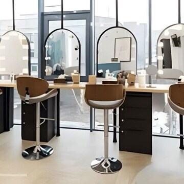 Team Area in 4 BHK Apartment at Bandra West – for Sale