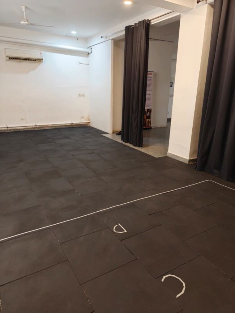 Room, panchsheel enclave Commercial Office Space 2070 Sq.Ft. In Panchsheel Enclave Delhi 10076053