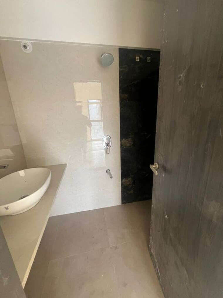 Bathroom, gurukrupa-marina-enclave 2 Bedroom 683 Sq.Ft. Apartment In Malad West Mumbai 10076063