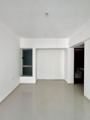 Room in 3 BHK Apartment at Kalpataru Immensa, Kolshet Road – for Rent