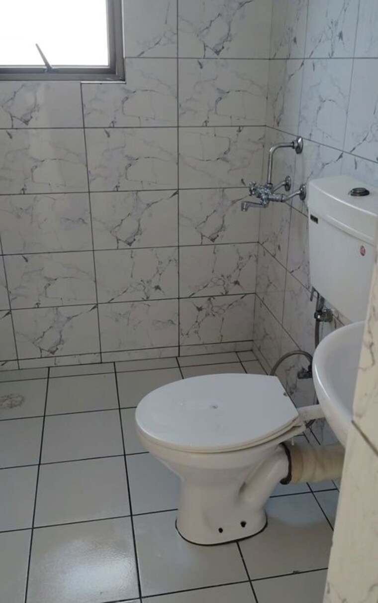 Bathroom, ashiana-surbhi 3 Bedroom 1100 Sq.Ft. Apartment In Alwar Bypass Road Bhiwadi 10076091