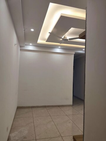 Room in 2 BHK Builder Floor at Gomti Nagar – for Rent