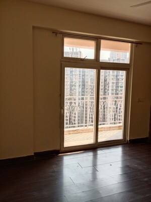 Room in 3 BHK Apartment at Mahagun Mywoods II, Sector 16c Greater Noida – for Rent