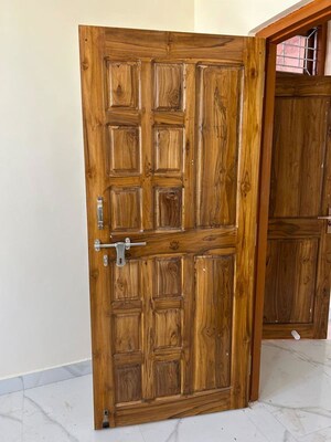 Furnished Amenities in 6+ BHK Villa at Dayal Friends Colony, Amar Shaheed Path – for Rent