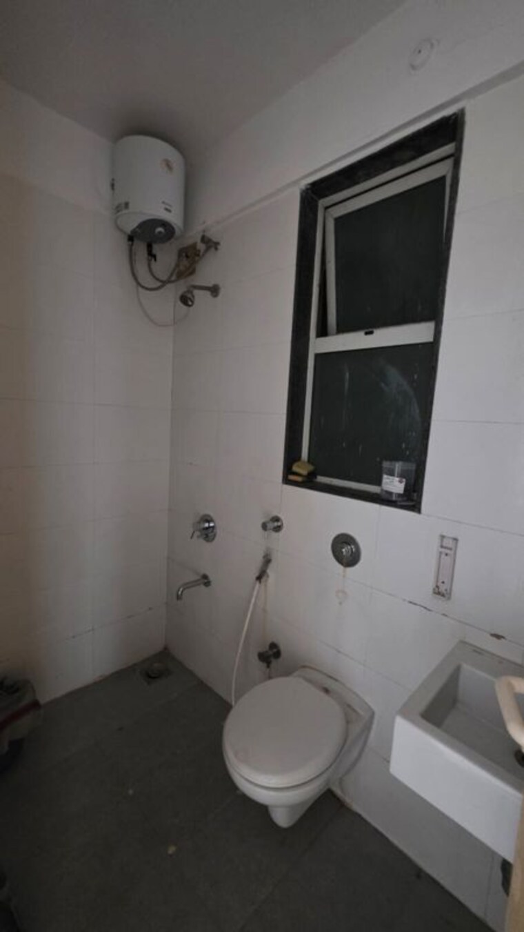 Bathroom, vasant-fiona 2 Bedroom 700 Sq.Ft. Apartment In Pokhran Road No Two Thane 10076325