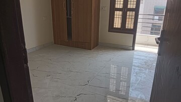Room in 3 BHK Builder Floor at Kakrola – for Rent