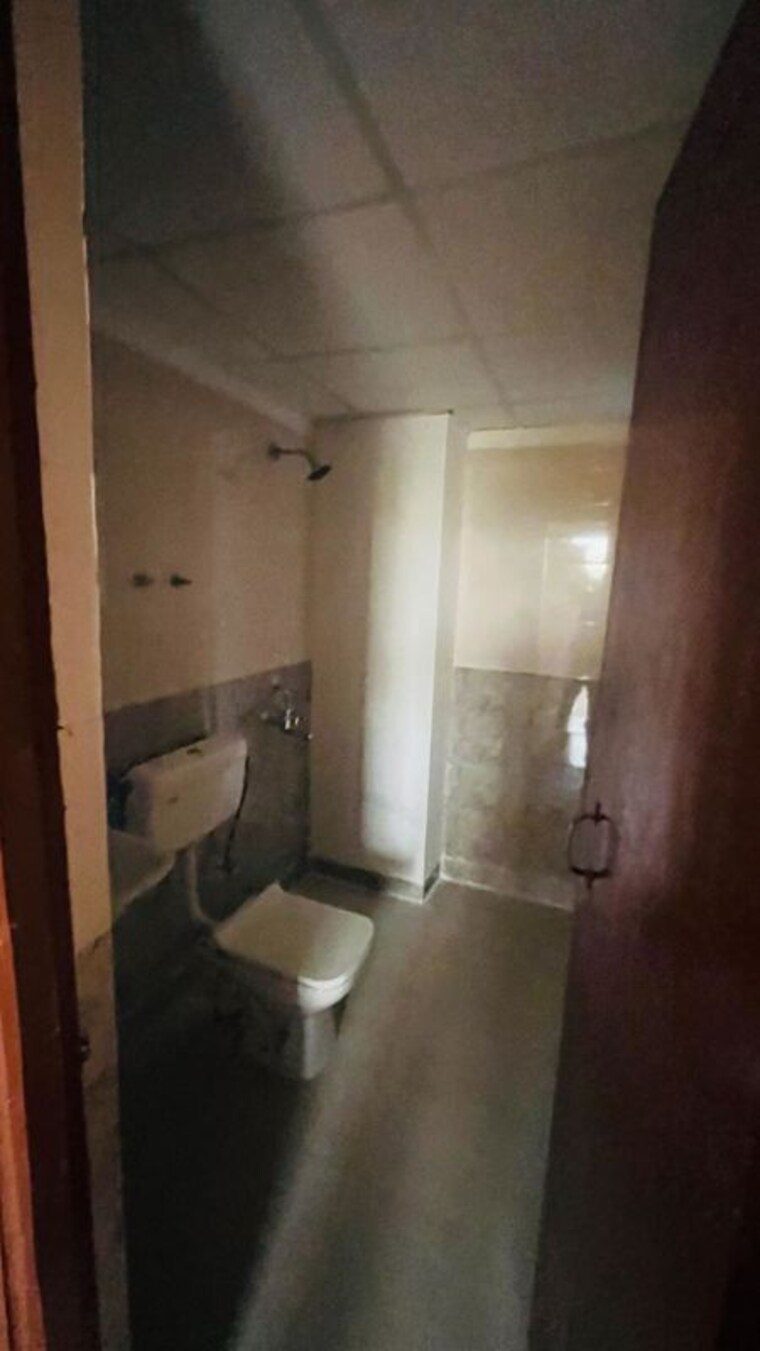 Bathroom, rof-amaltas 3 Bedroom 700 Sq.Ft. Apartment In Sector 92 Gurgaon 10076358